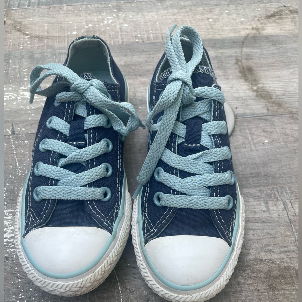 Little kids Converse size 10.5